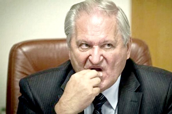 Украл зимние шапки мужские – сделал карьеру в политике