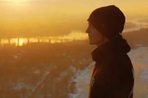 на Южном мосту в шапке Flyingbro